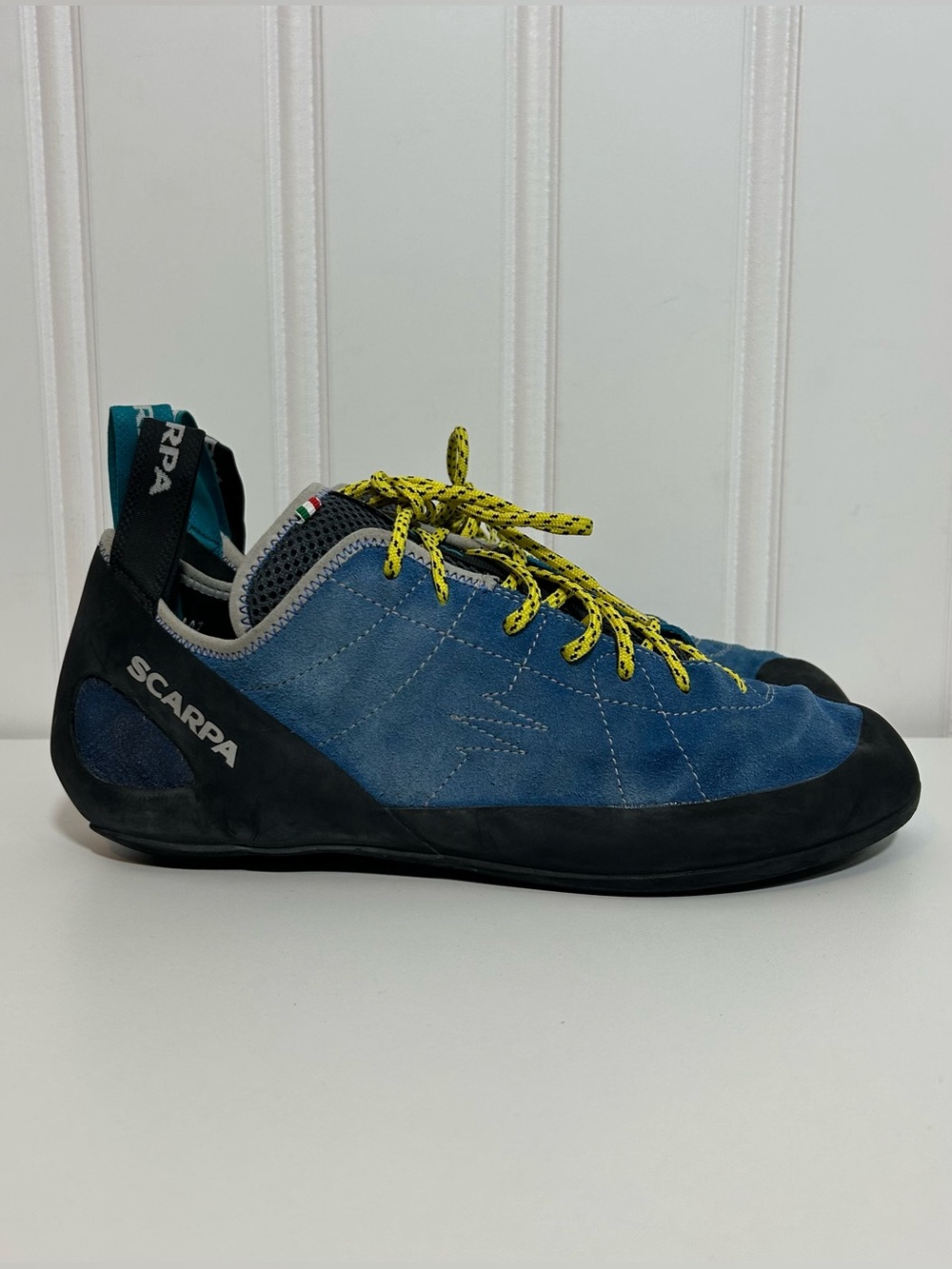 Scarpa helix Blue Suede Climbing Shoes with Yellow Laces